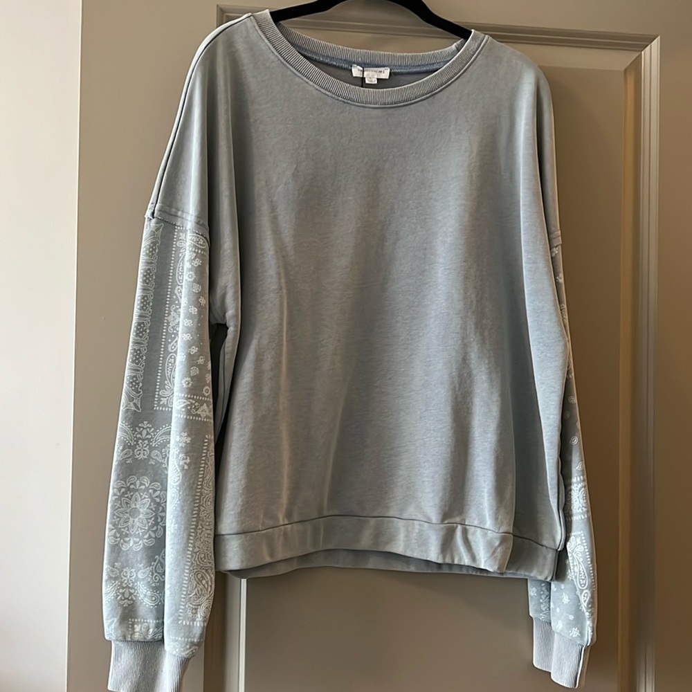 NWT lightweight sweatshirt with bandana sleeve detail